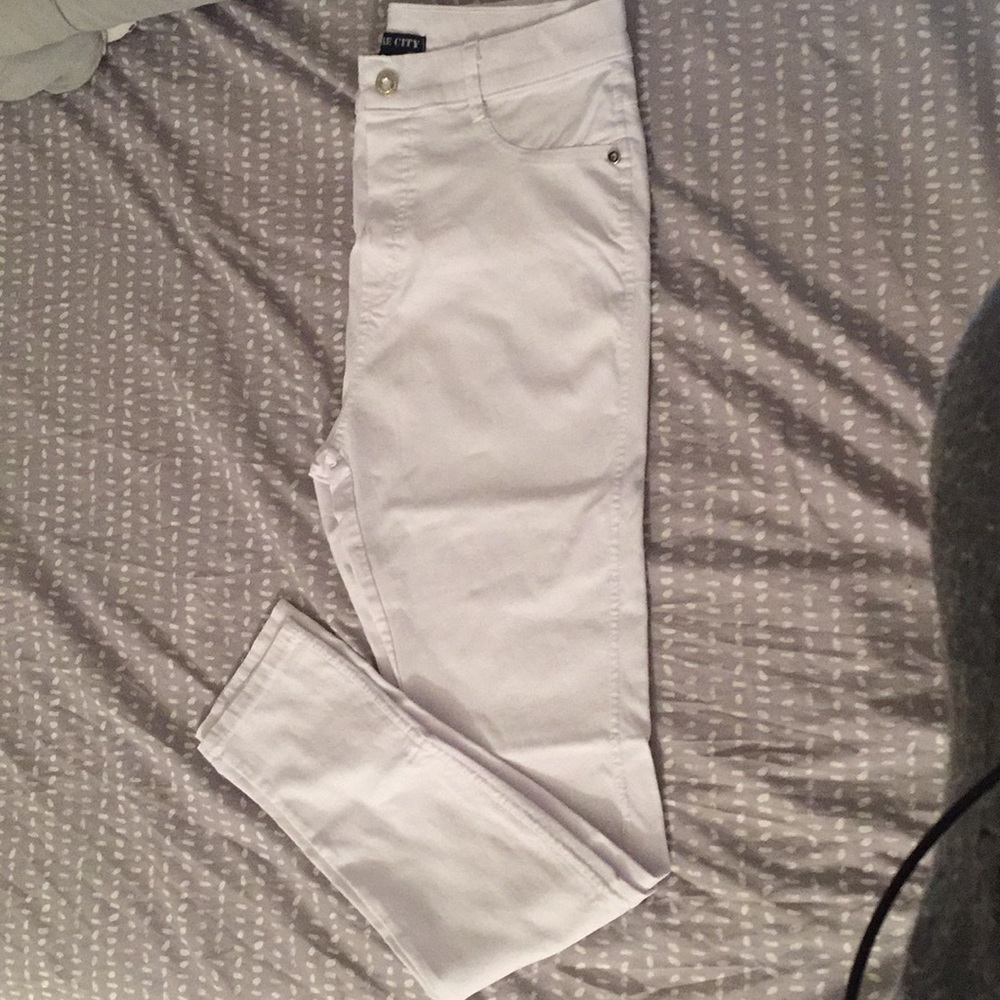 White skinny jeans